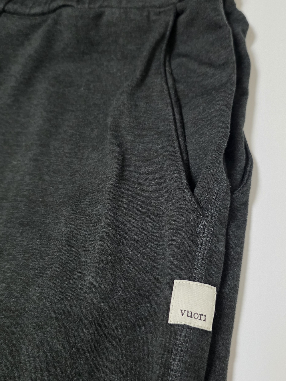 VUORI NWOT Black Charcoal Drawstring Jogger Pants Medium - Picture 7 of 8